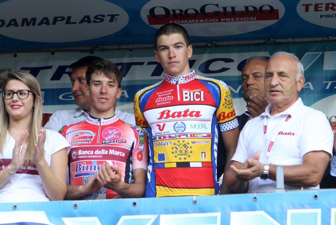 Edoardo Affini, in maglia di leader del Gran Premio Nazionale Bata, con Lorenzo Fortunato e Rino Baron sul podio del Trittico Veneto juniores 2014 con Rino Baron sul 